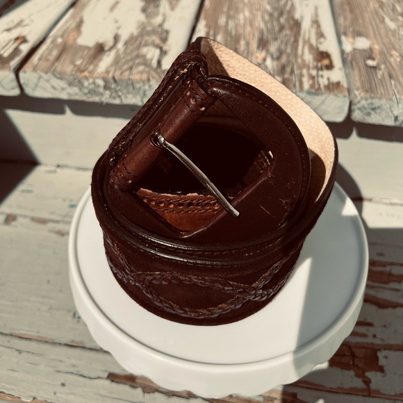 Vintage Brown Leather chunky belt with minimal silver hardware.  Size L - Picture 9 of 11